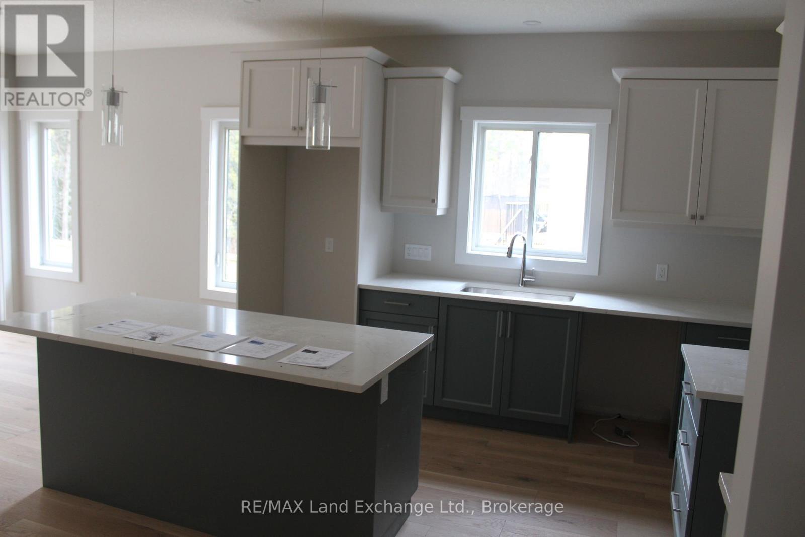 784 Campbell Avenue, Kincardine, Ontario  N2Z 1W1 - Photo 5 - X10845637