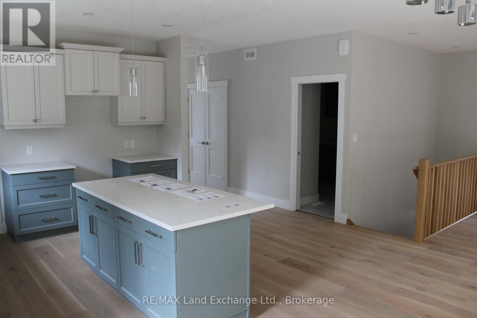 784 Campbell Avenue, Kincardine, Ontario  N2Z 1W1 - Photo 3 - X10845637