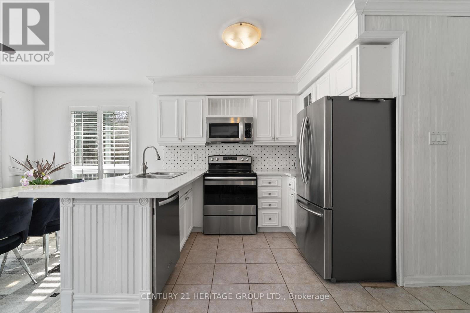 11 Rosebank Boulevard, East Gwillimbury, Ontario  L9N 1C8 - Photo 10 - N12940980