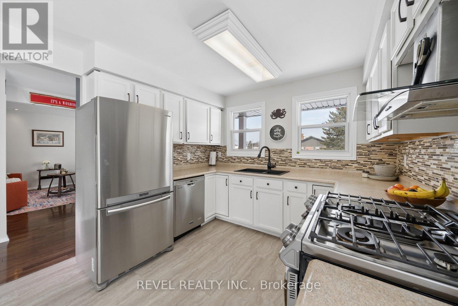 284 Victoria Avenue N, Kawartha Lakes, Ontario  K9V 6A8 - Photo 13 - X12829796