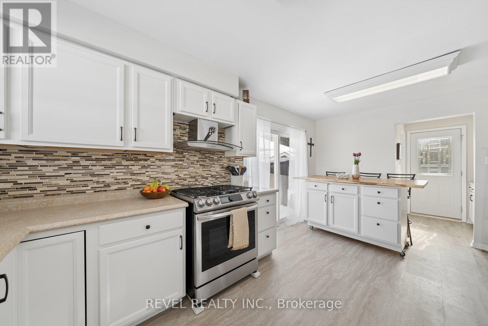 284 Victoria Avenue N, Kawartha Lakes, Ontario  K9V 6A8 - Photo 15 - X12829796