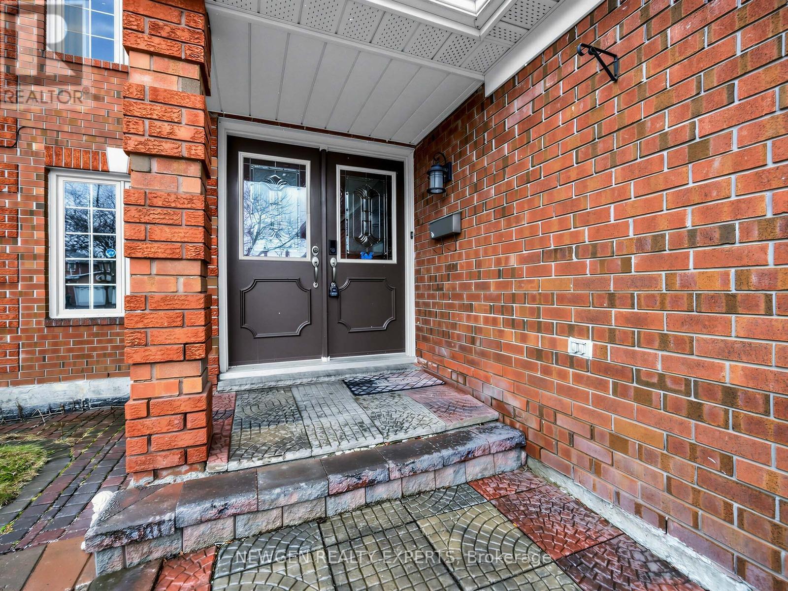 2636 Credit Valley Road, Mississauga, Ontario  L5M 4J6 - Photo 3 - W12946456