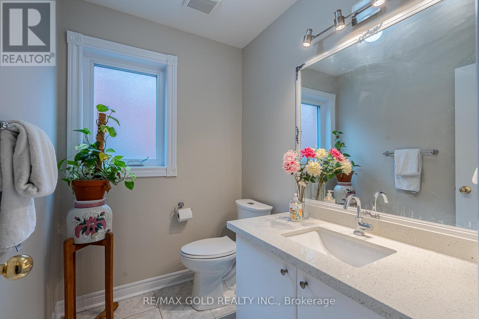 1 Sprucelands Avenue, Brampton, Ontario  L6R 1M5 - Photo 11 - W12946460