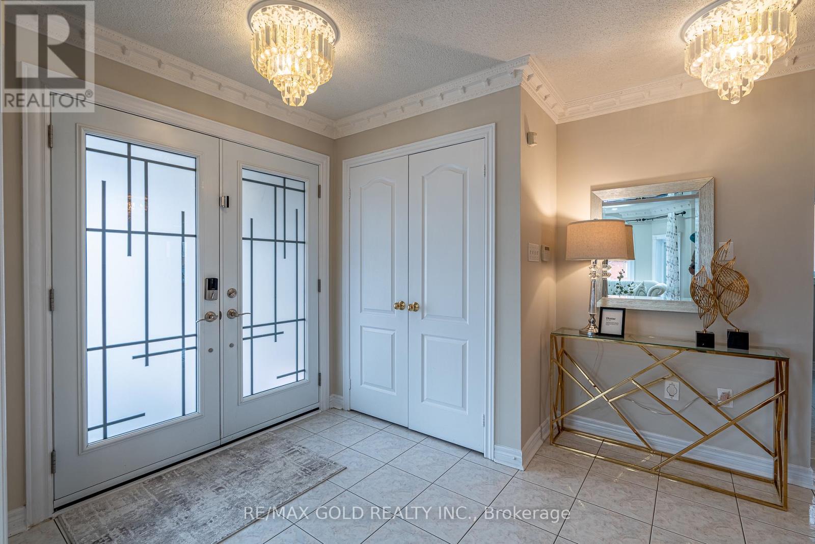 1 Sprucelands Avenue, Brampton, Ontario  L6R 1M5 - Photo 5 - W12946460