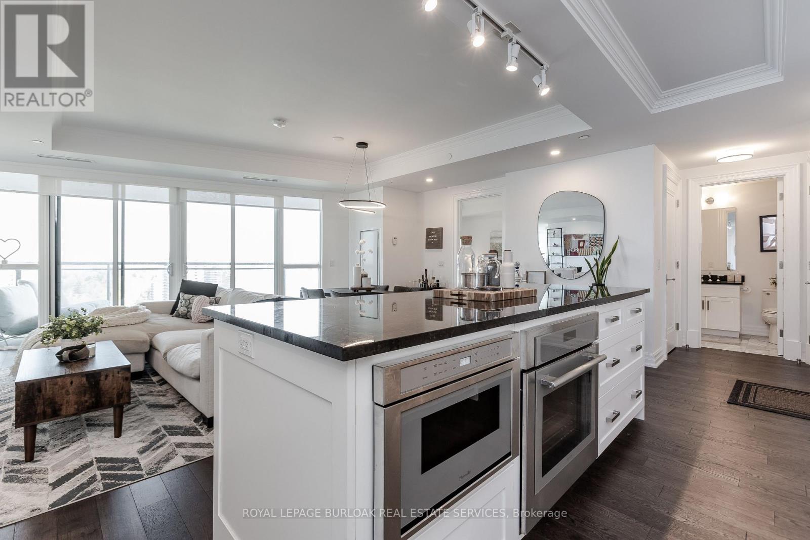 1303 - 2060 Lakeshore Road, Burlington, Ontario  L7R 0G2 - Photo 9 - W12946468