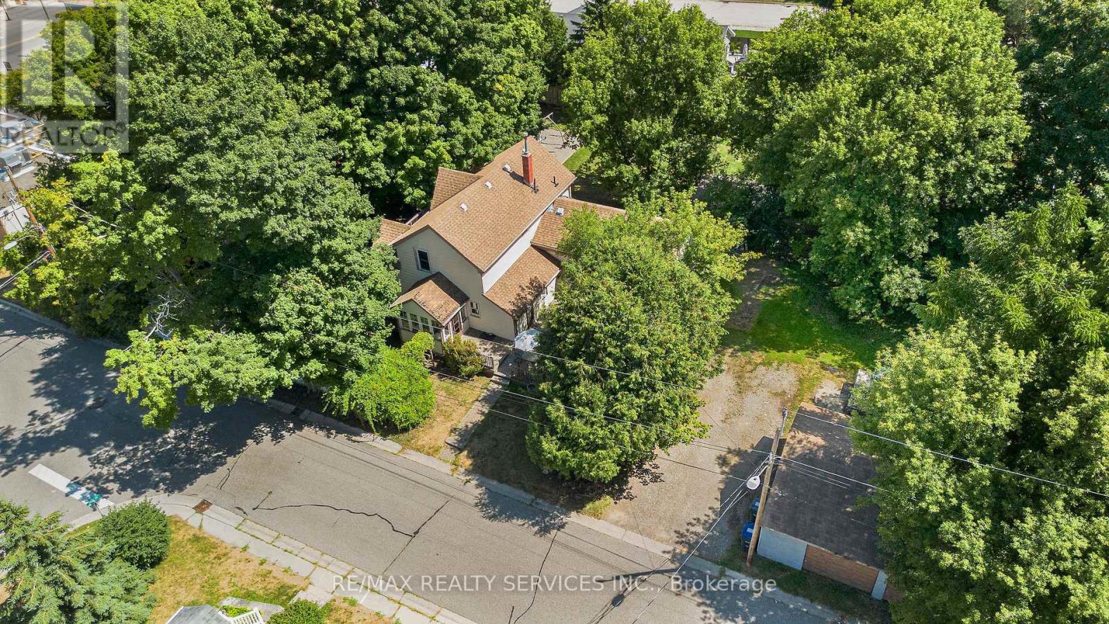 2 Parsons Avenue, Caledon, Ontario  L7C 1G1 - Photo 1 - W12946470