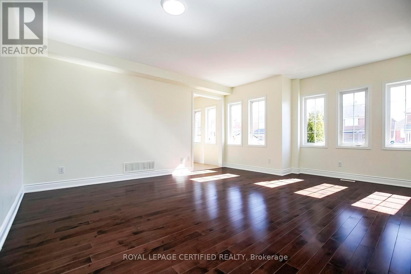 6545 Song Bird Crescent, Mississauga, Ontario  L5W 1E1 - Photo 10 - W12946490