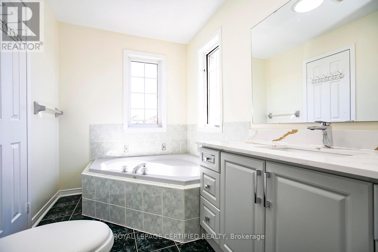 6545 Song Bird Crescent, Mississauga, Ontario  L5W 1E1 - Photo 27 - W12946490