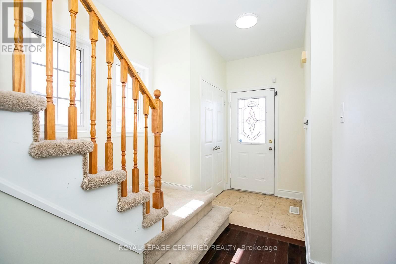 6545 Song Bird Crescent, Mississauga, Ontario  L5W 1E1 - Photo 4 - W12946490