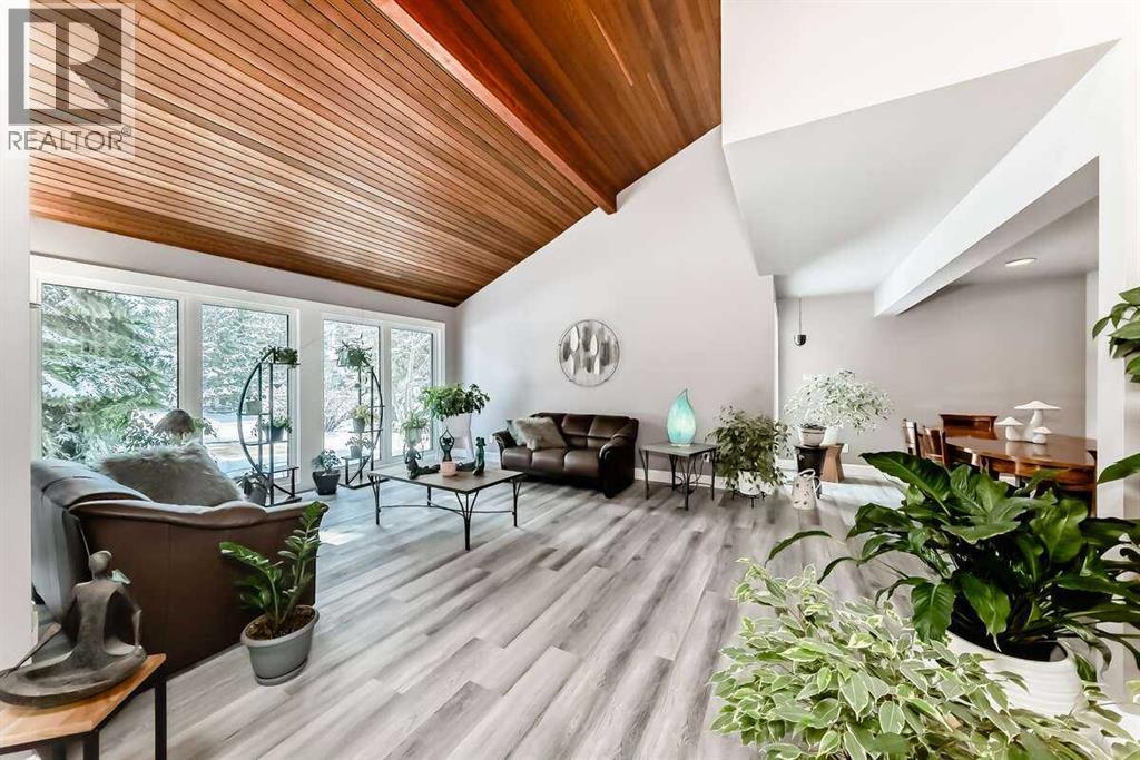 2002 Pump Hill Way Sw, Calgary, Alberta  T2V 4M4 - Photo 4 - A2298256