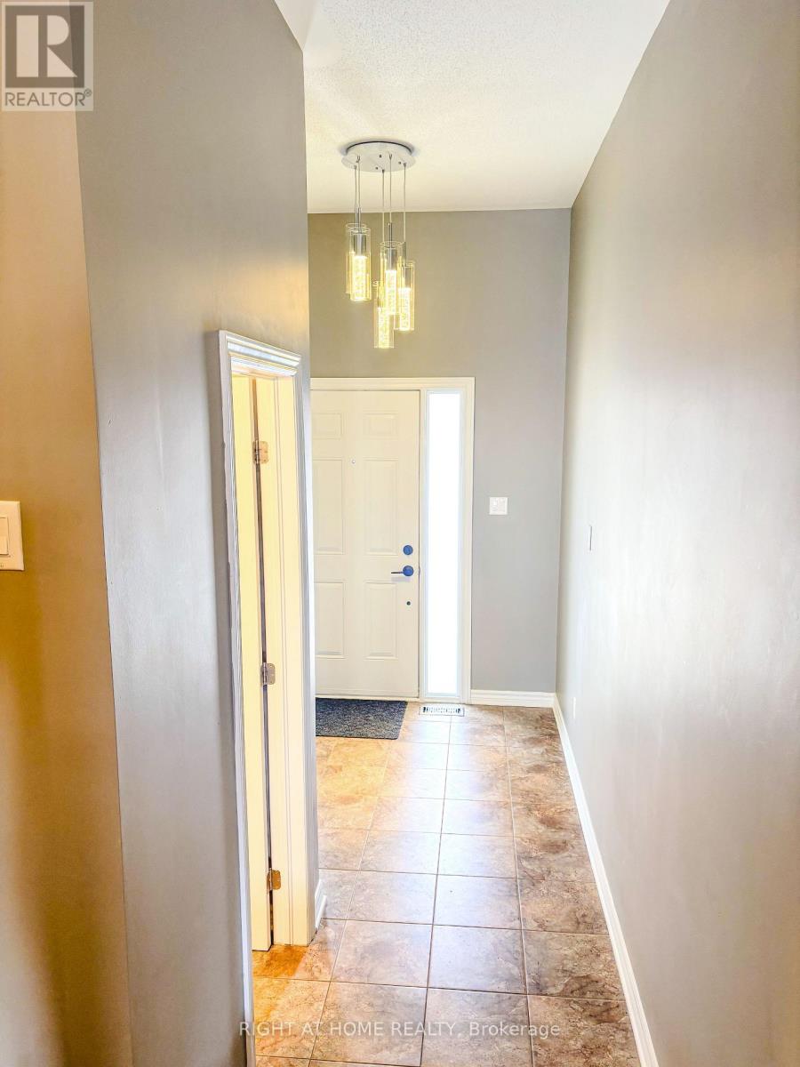 1152 Northgraves Crescent, Ottawa, Ontario  K2M 0E1 - Photo 4 - X12946382