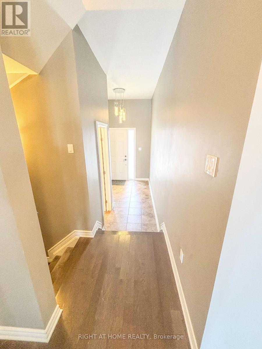 1152 Northgraves Crescent, Ottawa, Ontario  K2M 0E1 - Photo 5 - X12946382