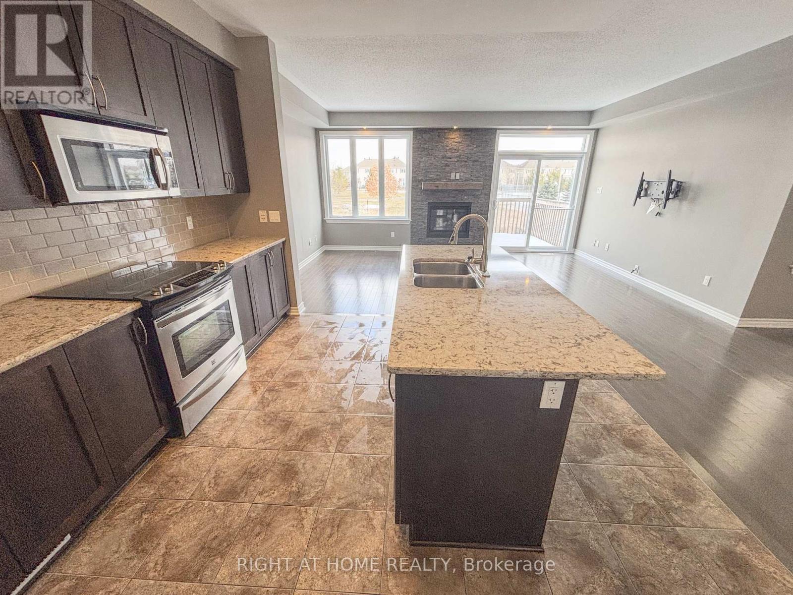 1152 Northgraves Crescent, Ottawa, Ontario  K2M 0E1 - Photo 9 - X12946382