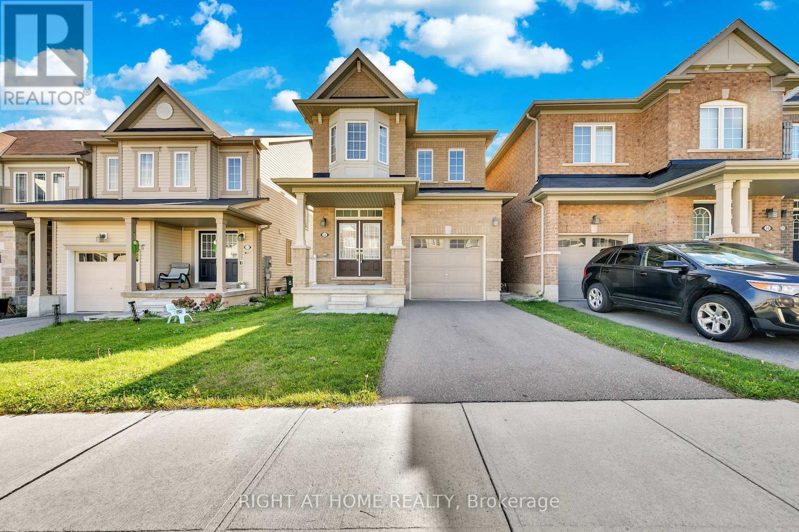 32 Mccargow Drive, Haldimand, Ontario  N3W 0C3 - Photo 3 - X12946436