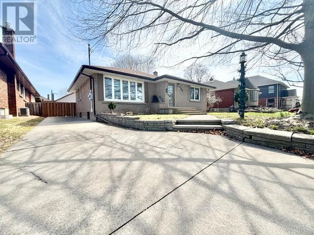 6902 Dell Avenue, Niagara Falls, Ontario  L2G 4V8 - Photo 1 - X12946440