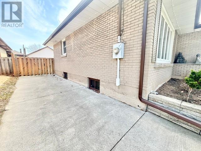 6902 Dell Avenue, Niagara Falls, Ontario  L2G 4V8 - Photo 4 - X12946440