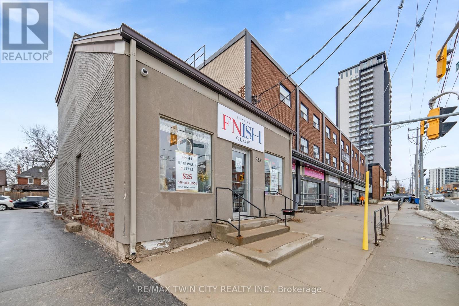 938 KING STREET W, Kitchener, Ontario