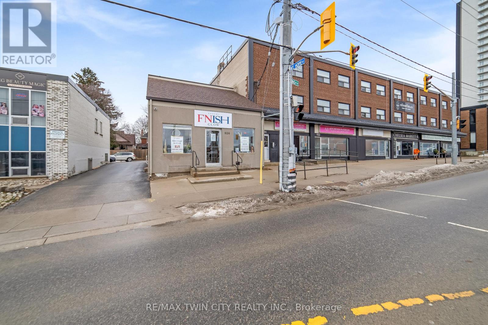 938 King Street W, Kitchener, Ontario  N2G 1G4 - Photo 3 - X12946484