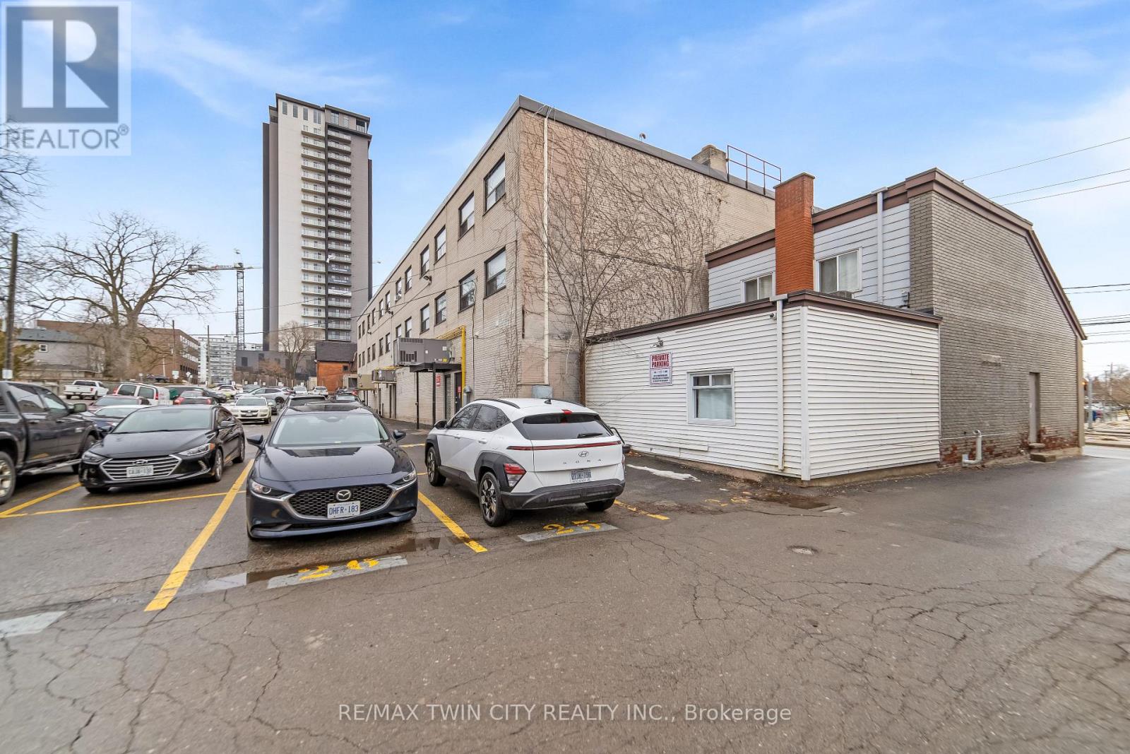 938 King Street W, Kitchener, Ontario  N2G 1G4 - Photo 5 - X12946484