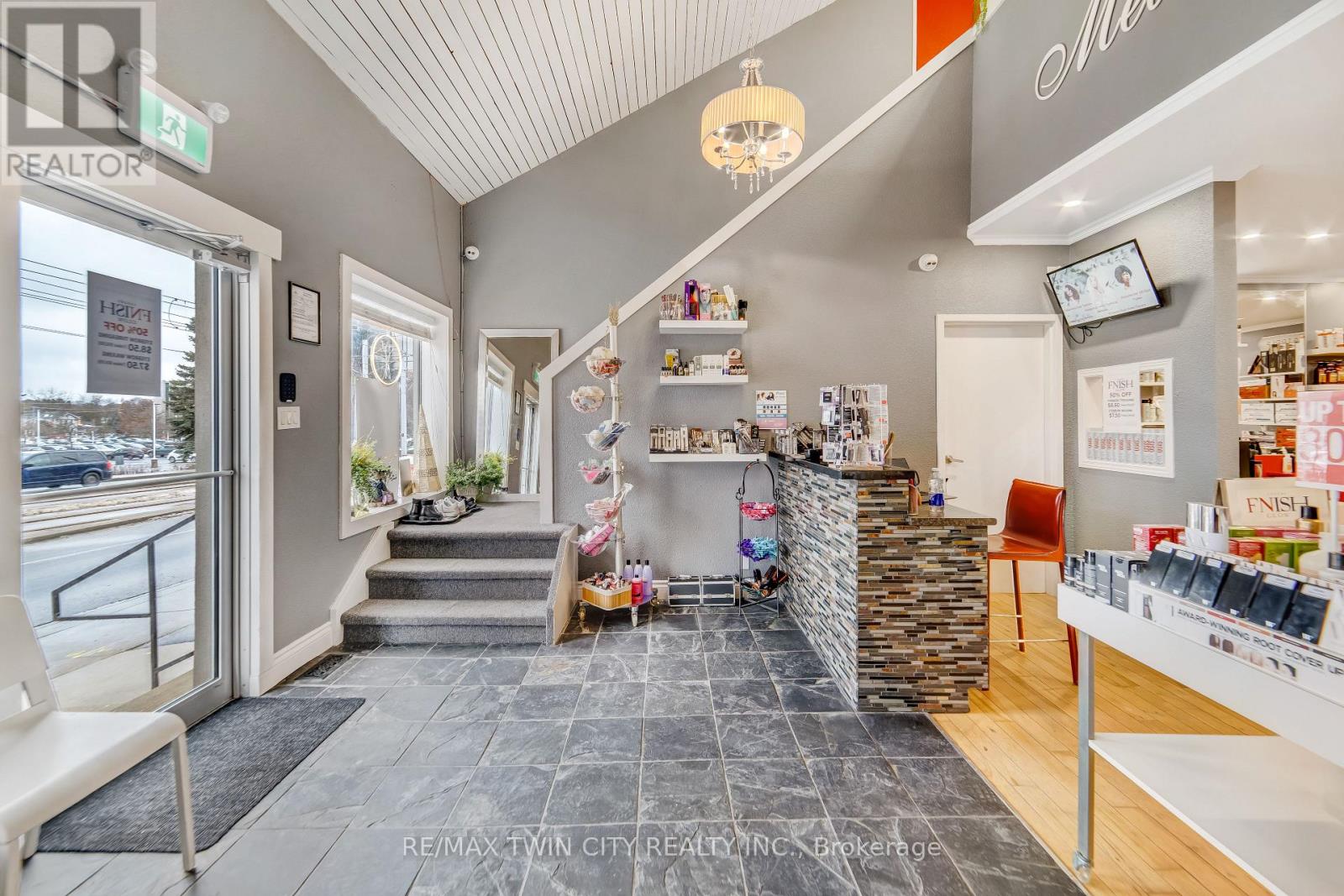 938 King Street W, Kitchener, Ontario  N2G 1G4 - Photo 7 - X12946484