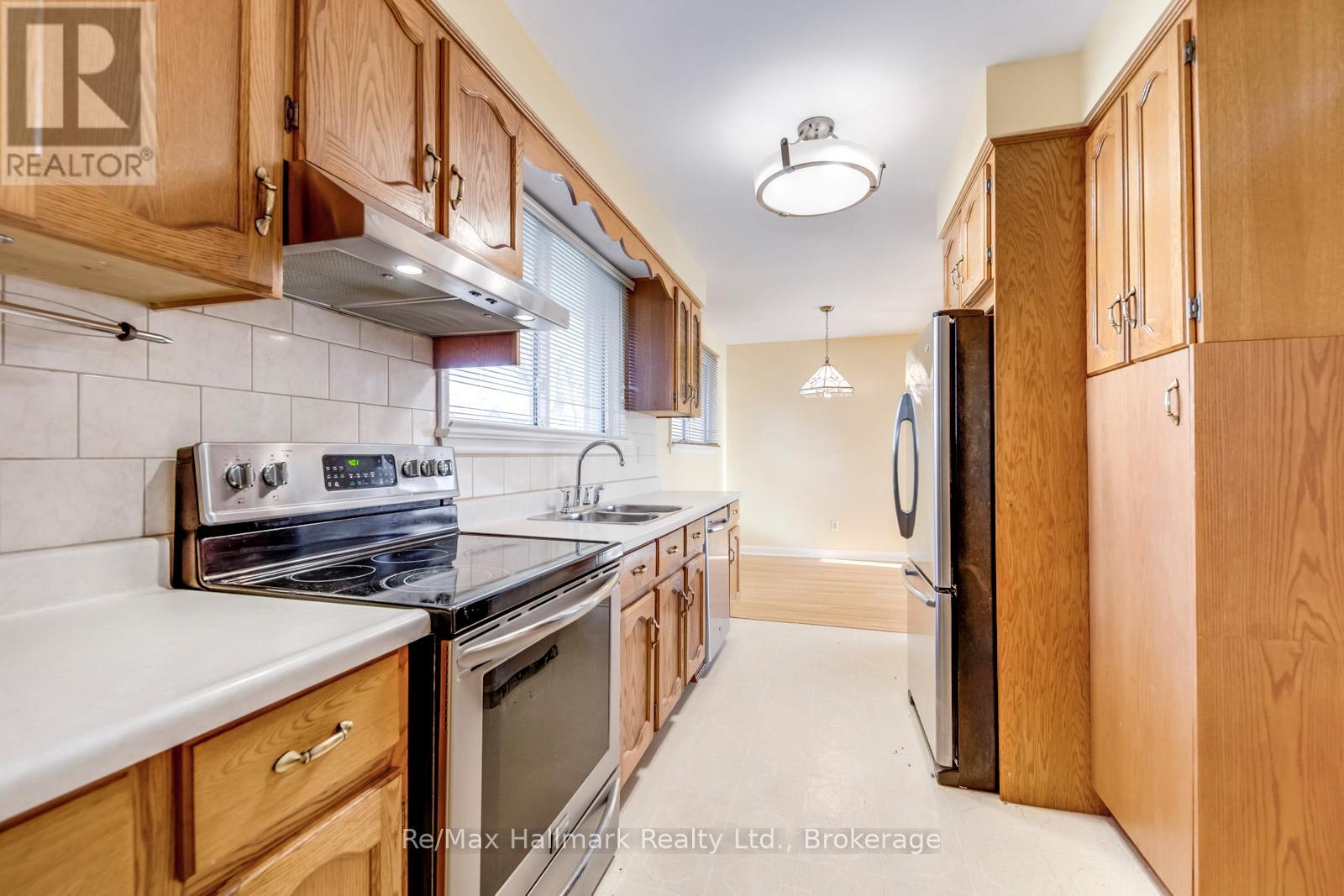 281 Savoy Crescent, Oakville, Ontario  L6L 1Y2 - Photo 13 - W12662556