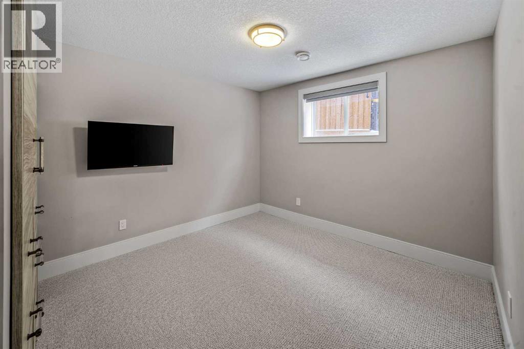 6308 Lacombe Way SW, Calgary, Alberta  T3E 5T3 - Photo 45 - A2294963