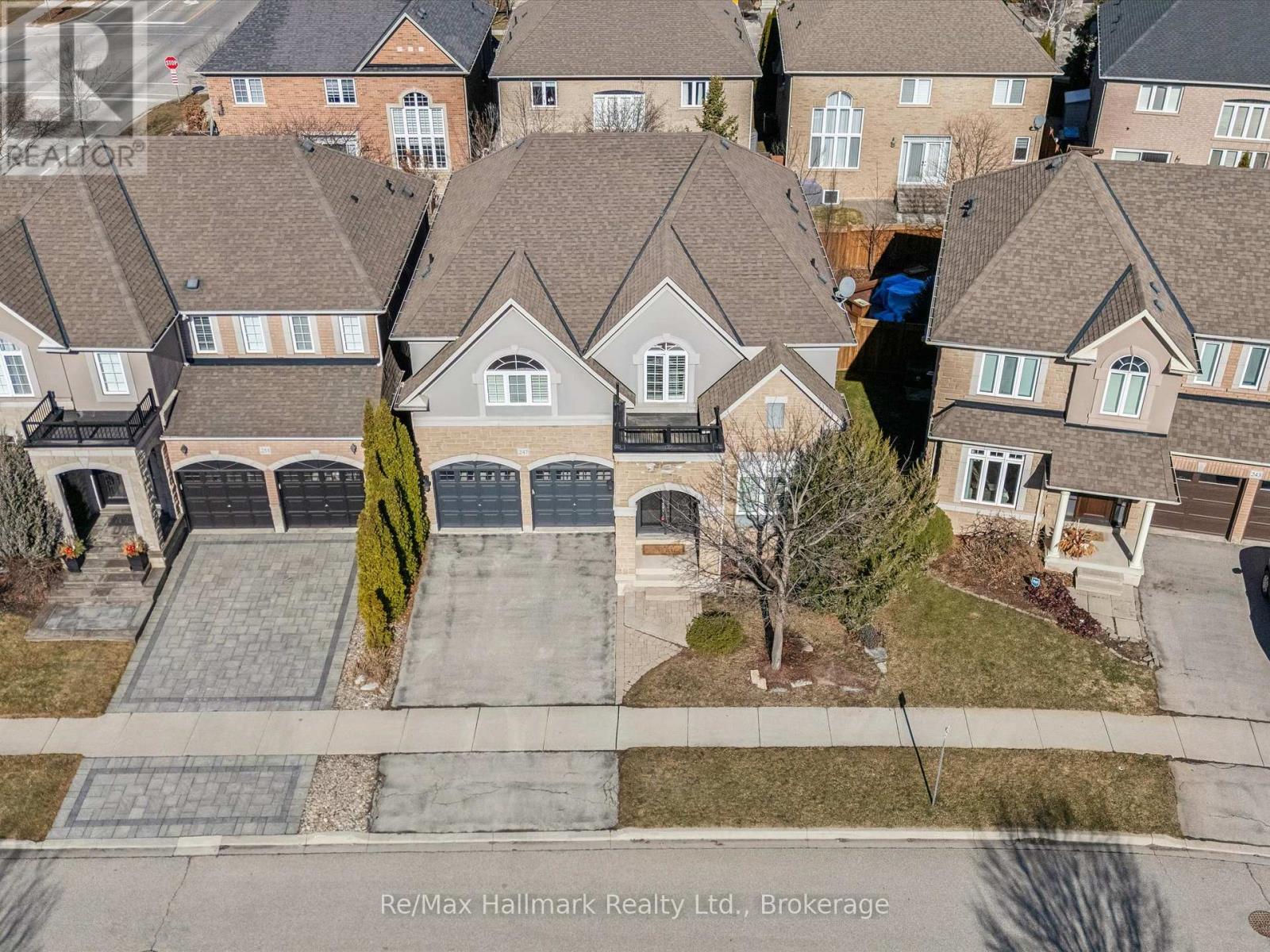 247 Beechtree Crescent, Oakville, Ontario  L6L 0A5 - Photo 2 - W12865022