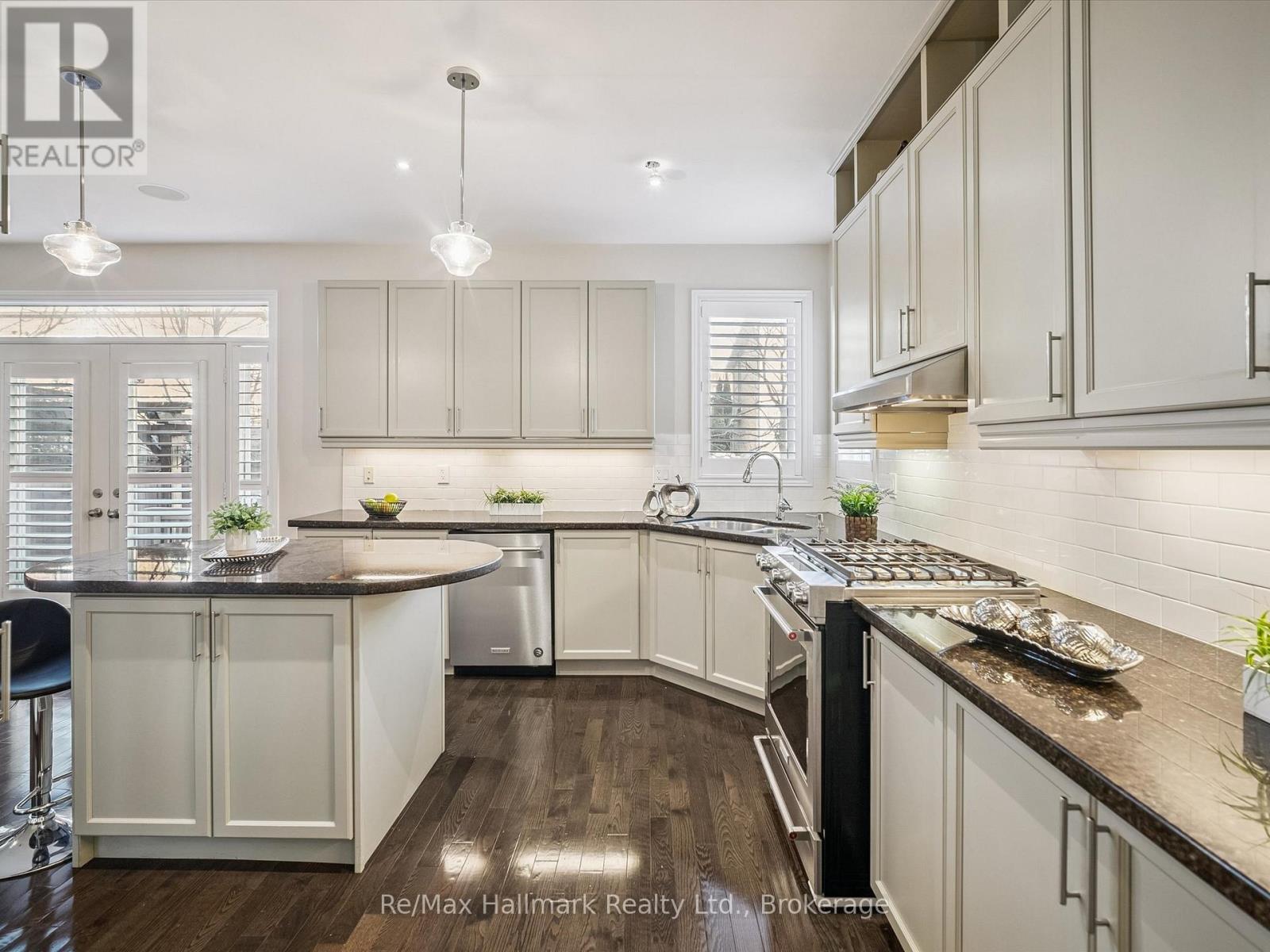 247 Beechtree Crescent, Oakville, Ontario  L6L 0A5 - Photo 19 - W12865022