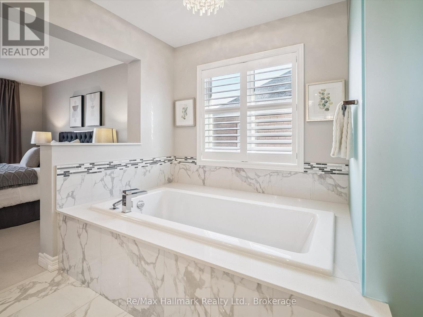 247 Beechtree Crescent, Oakville, Ontario  L6L 0A5 - Photo 30 - W12865022