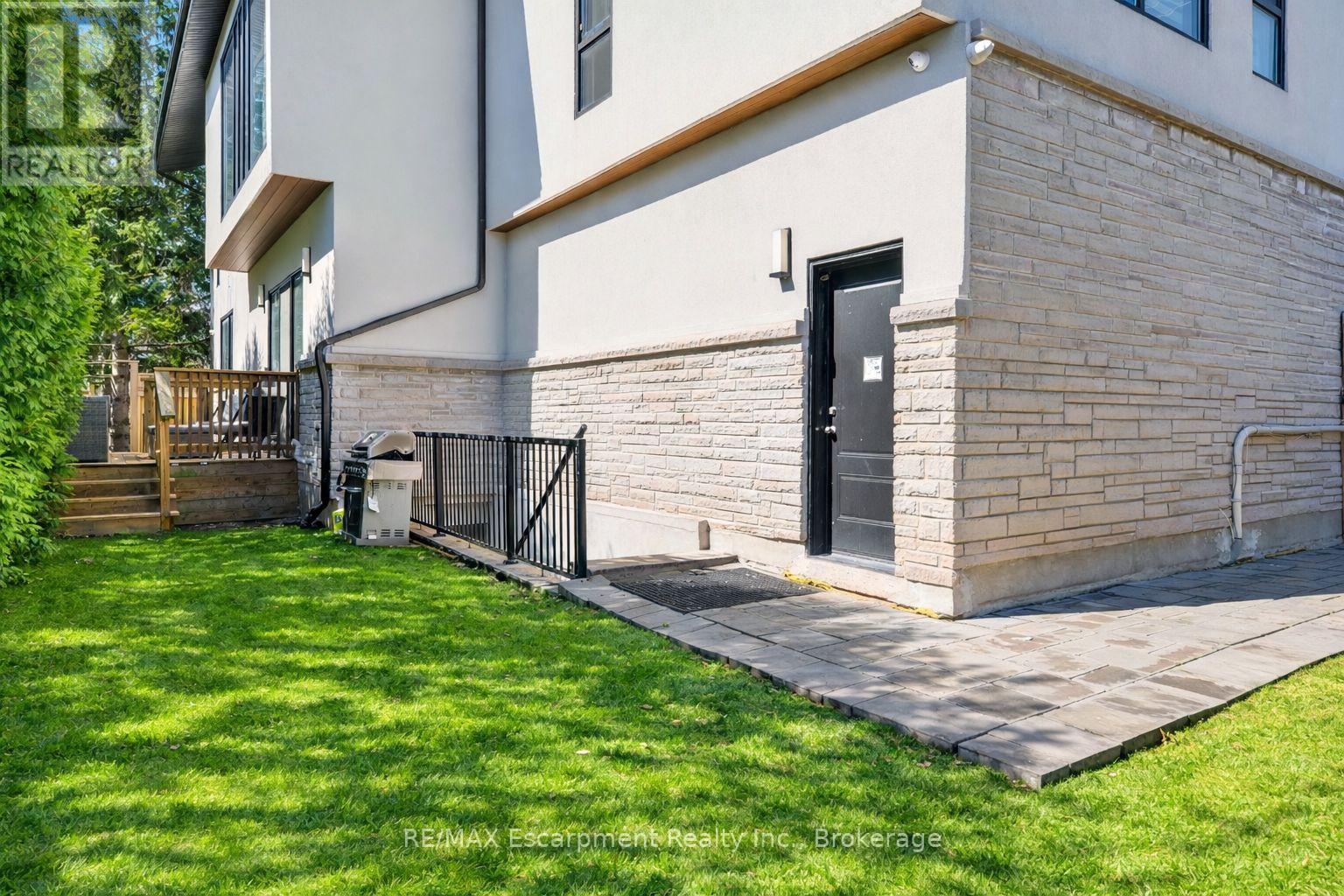 1526 Bridge Road, Oakville, Ontario  L6L 2E3 - Photo 38 - W12936784