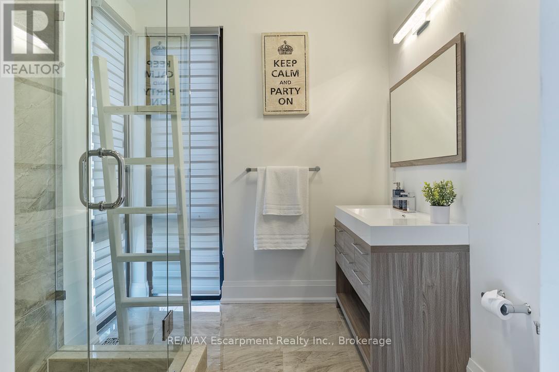 1526 Bridge Road, Oakville, Ontario  L6L 2E3 - Photo 28 - W12936784