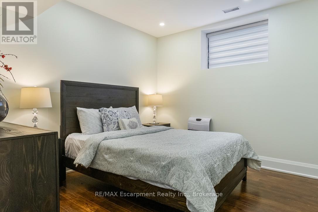 1526 Bridge Road, Oakville, Ontario  L6L 2E3 - Photo 35 - W12936784