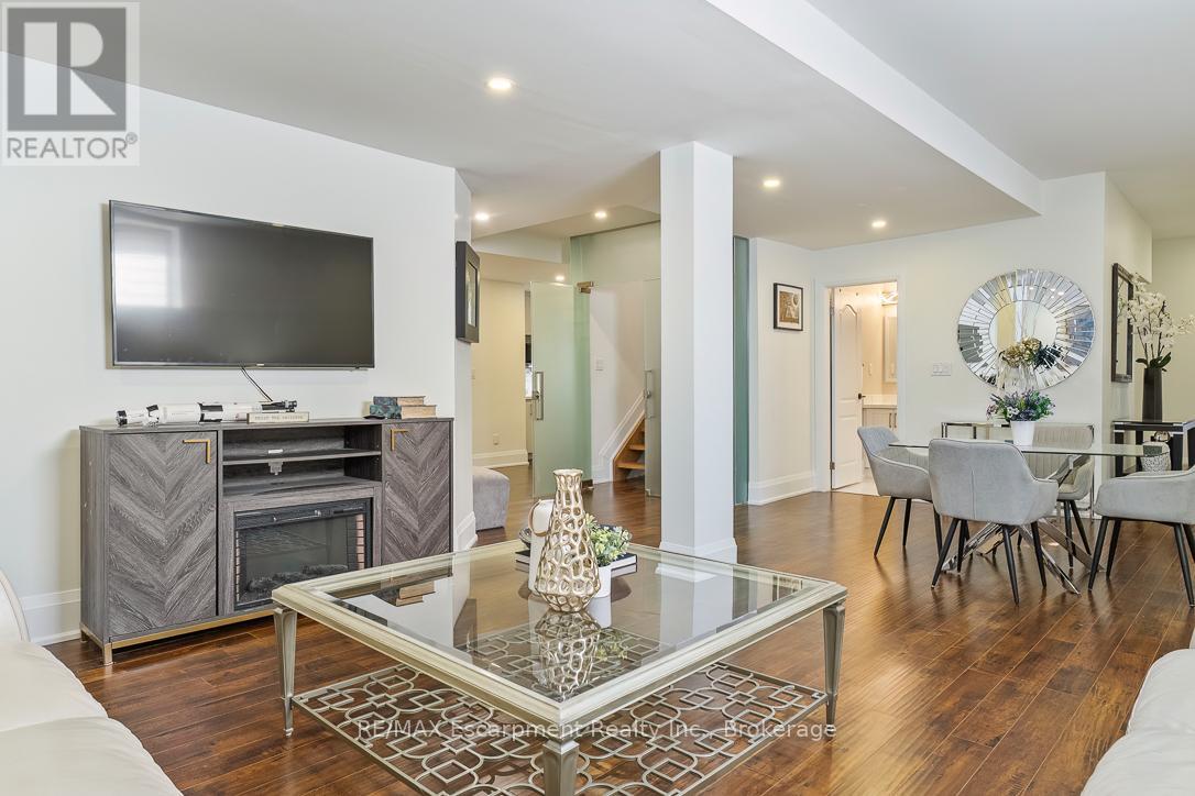 1526 Bridge Road, Oakville, Ontario  L6L 2E3 - Photo 33 - W12936784