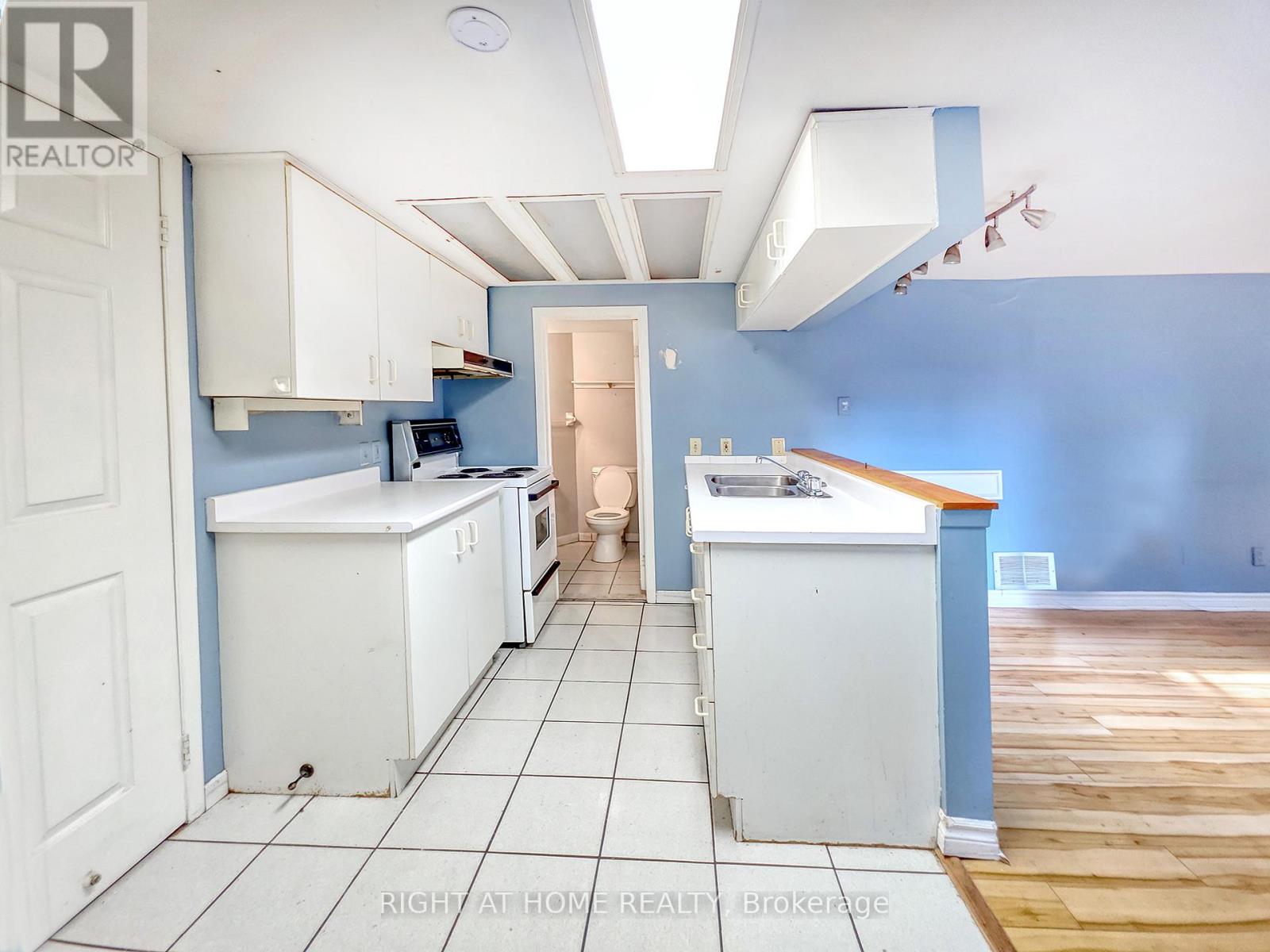 9 Rogers Road, Brampton, Ontario  L6X 1L7 - Photo 12 - W12836462