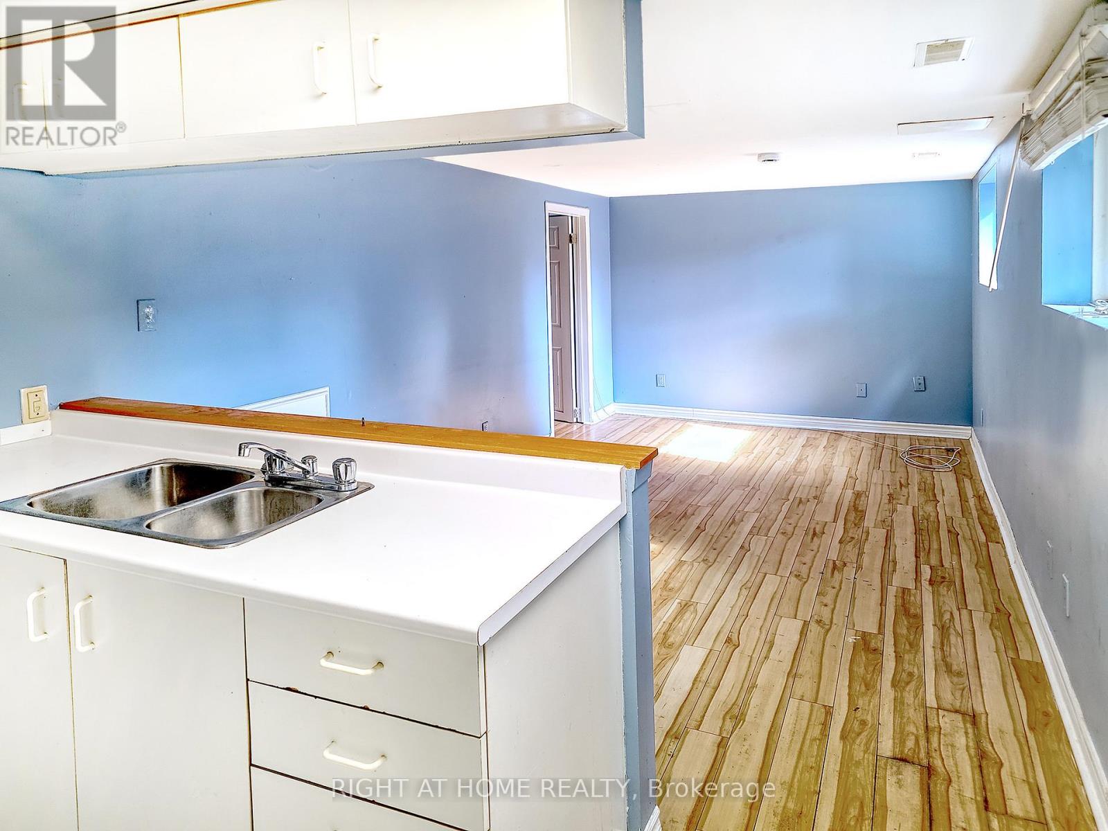 9 Rogers Road, Brampton, Ontario  L6X 1L7 - Photo 13 - W12836462