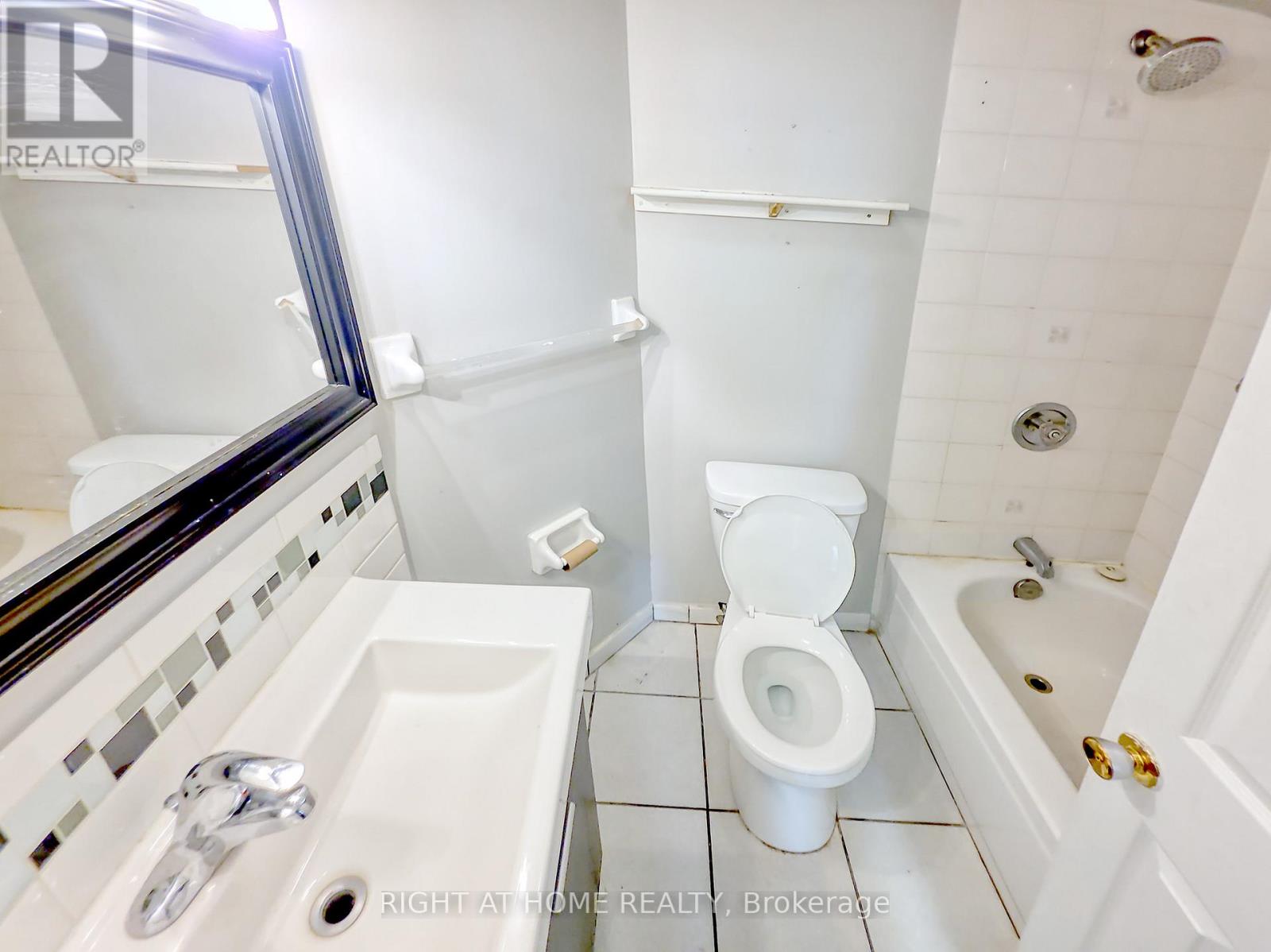 9 Rogers Road, Brampton, Ontario  L6X 1L7 - Photo 16 - W12836462