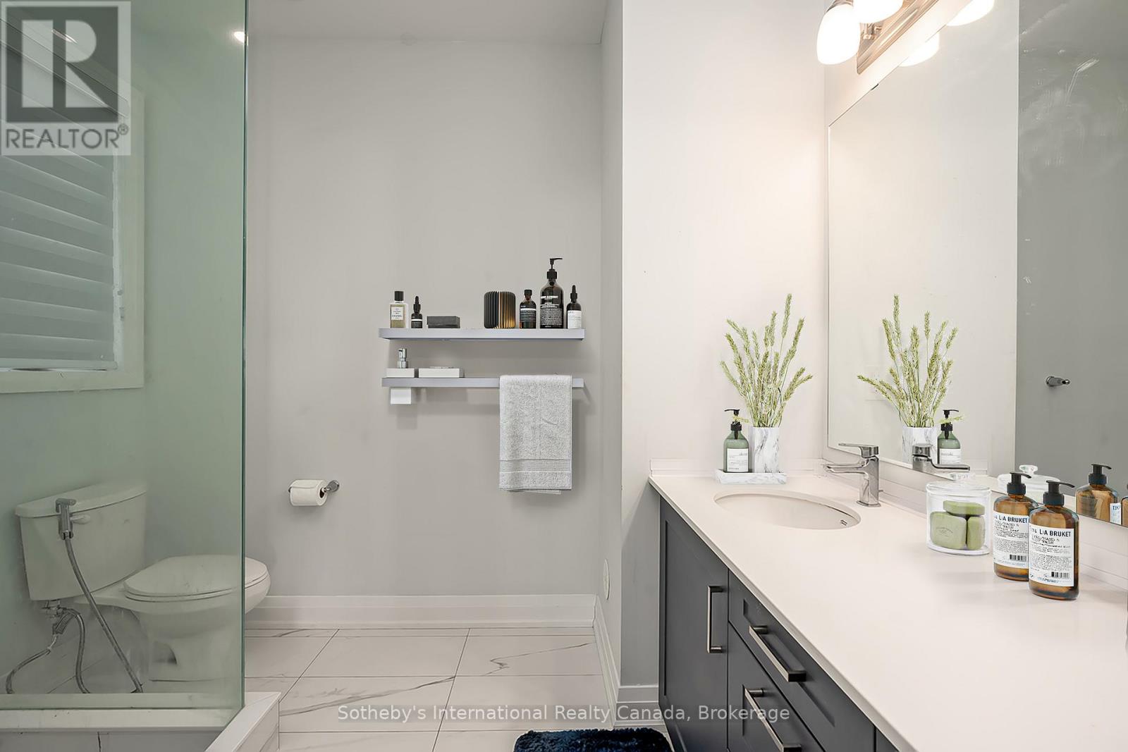 1492 Yellow Rose Circle, Oakville, Ontario  L6M 4G3 - Photo 10 - W12946828