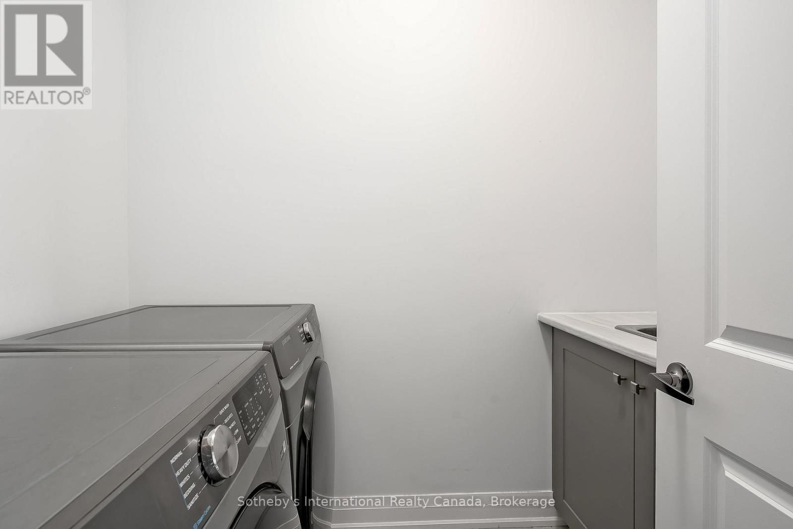 1492 Yellow Rose Circle, Oakville, Ontario  L6M 4G3 - Photo 13 - W12946828