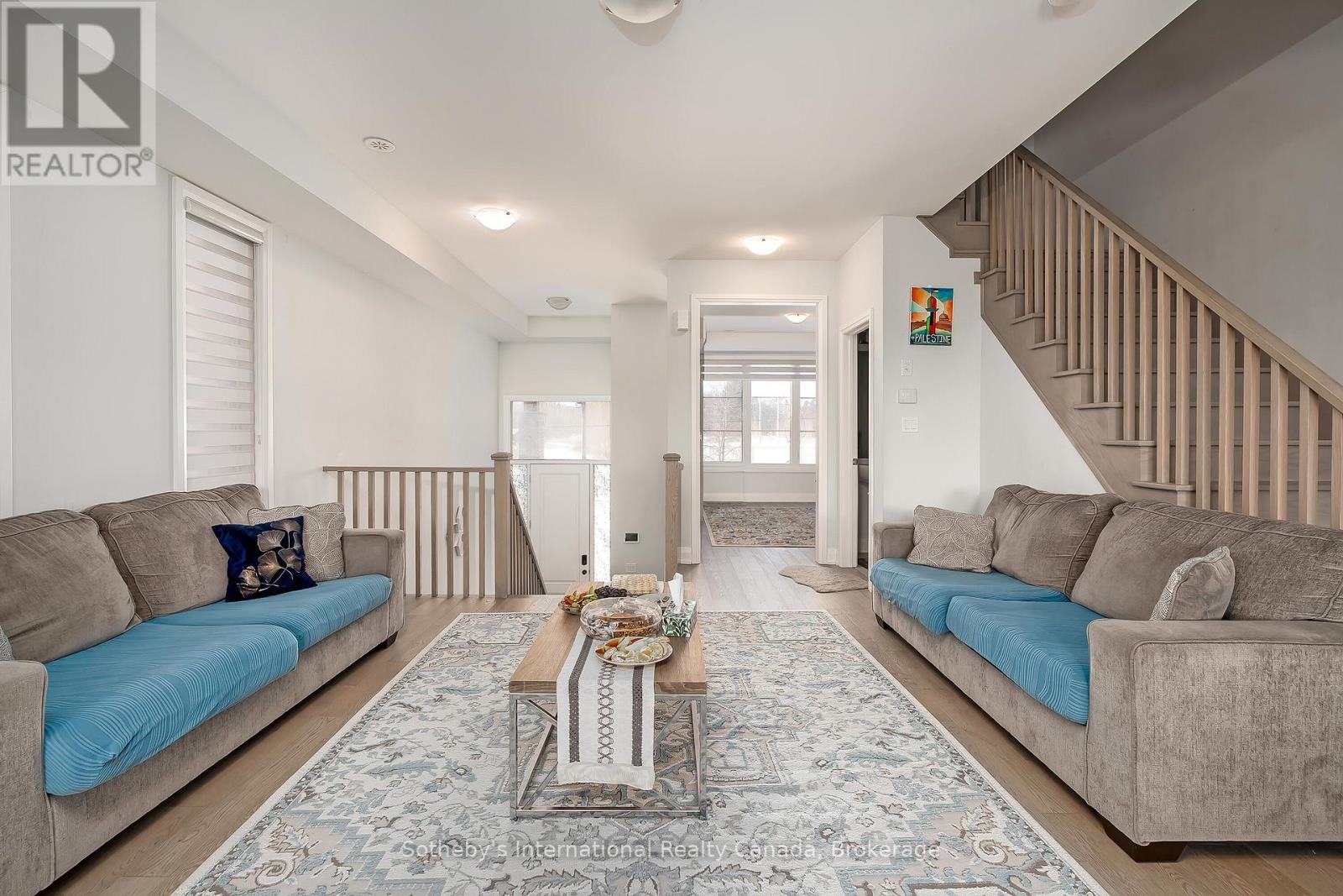 1492 Yellow Rose Circle, Oakville, Ontario  L6M 4G3 - Photo 4 - W12946828