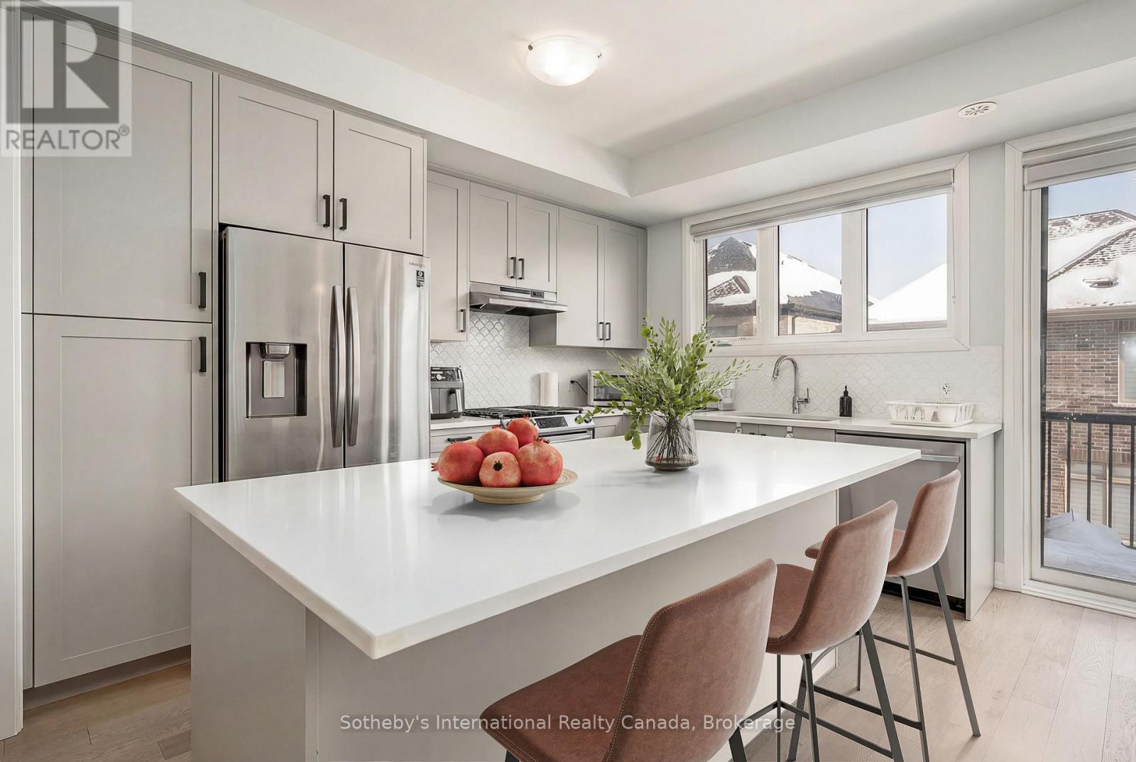 1492 Yellow Rose Circle, Oakville, Ontario  L6M 4G3 - Photo 5 - W12946828