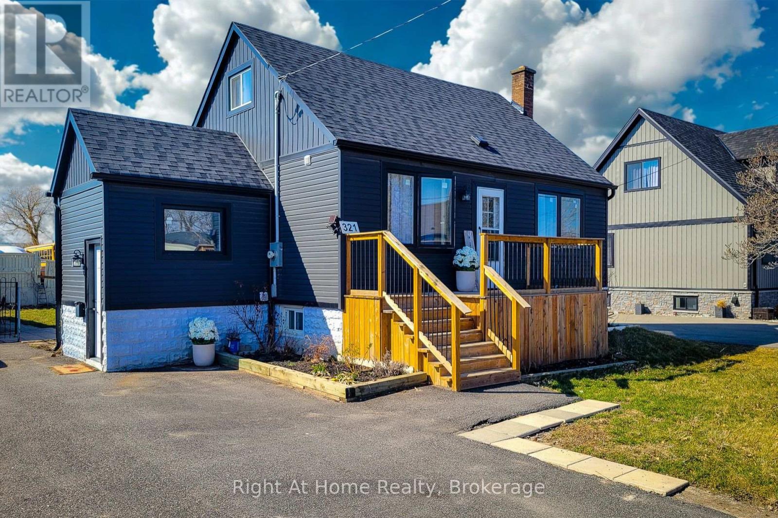 321 Dewitt Road N, Hamilton, Ontario  L8E 2T1 - Photo 2 - X12946710