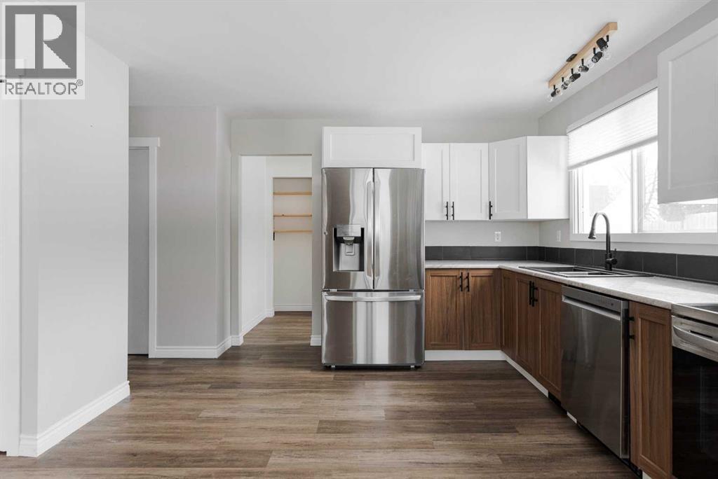 209 Woodland Drive, Fort Mcmurray, Alberta  T9K 1A4 - Photo 4 - A2296839