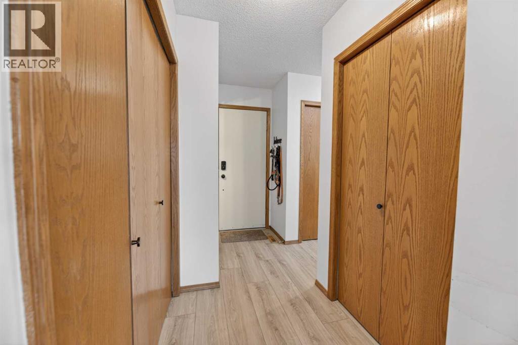 592 Meadowbrook Bay SE, Airdrie, Alberta  T4A 2A9 - Photo 13 - A2290512