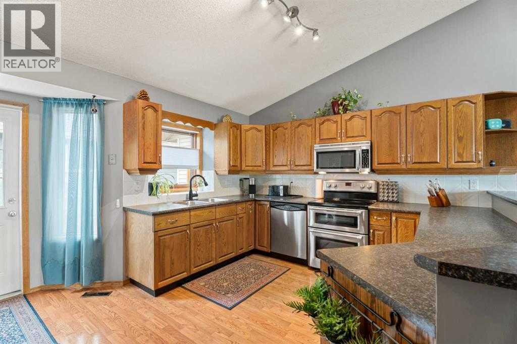 109 Downey Place, Okotoks, Alberta  T1S 1H3 - Photo 3 - A2295989