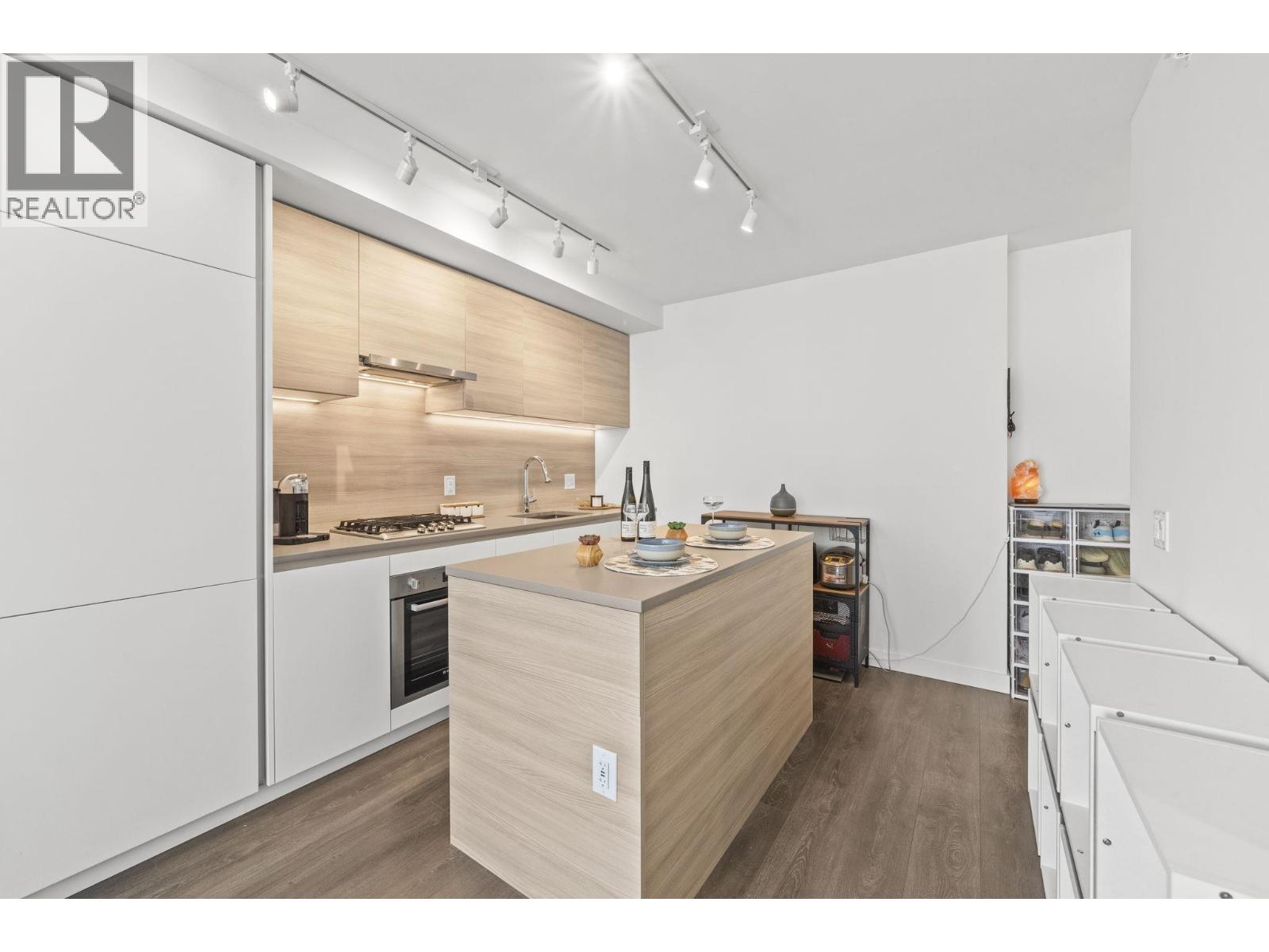 1303 652 Whiting Way, Coquitlam, British Columbia  V3J 0K3 - Photo 4 - R3105517