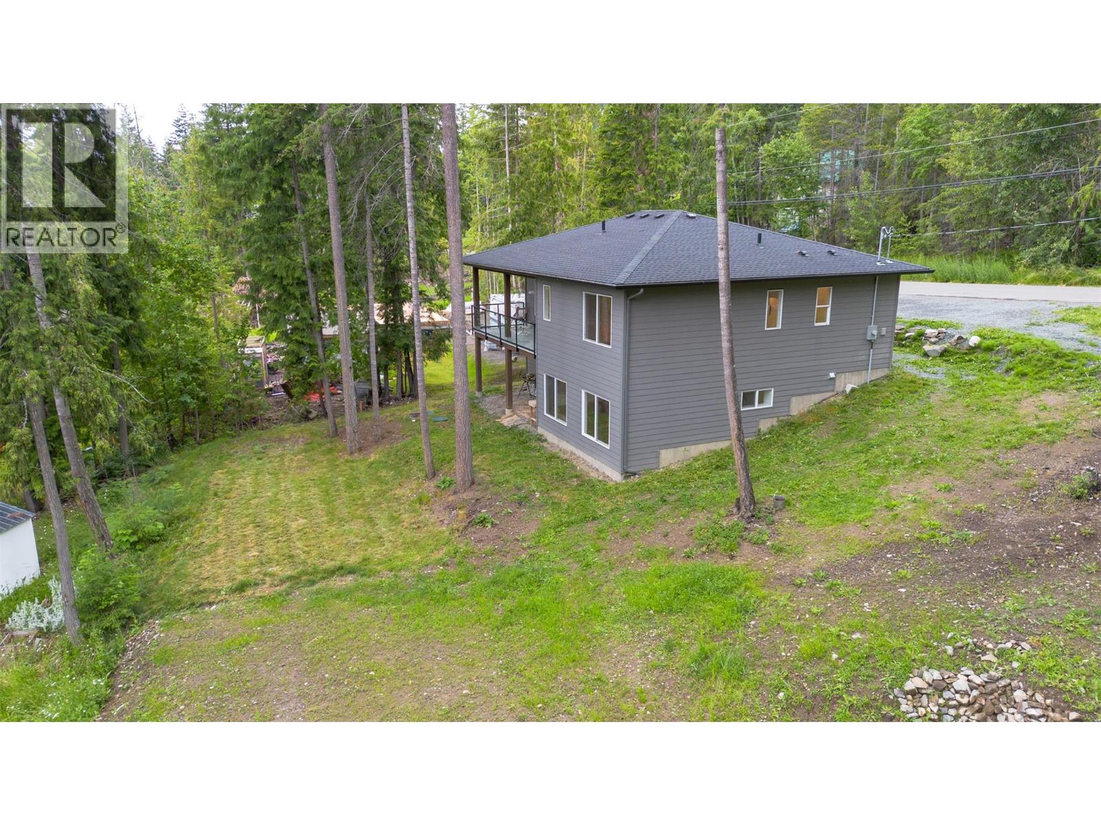 7468 Estate Drive, Anglemont, British Columbia  V0E 1M8 - Photo 34 - 10380084