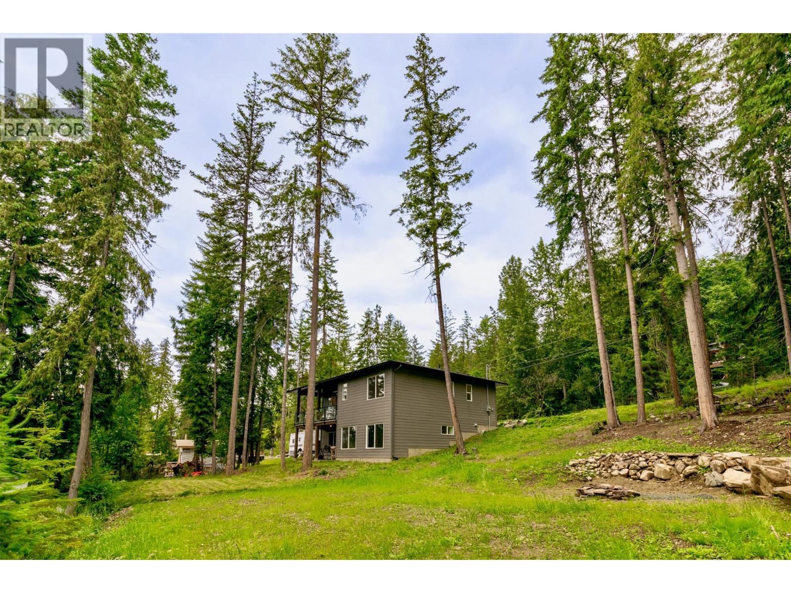 7468 Estate Drive, Anglemont, British Columbia  V0E 1M8 - Photo 30 - 10380084