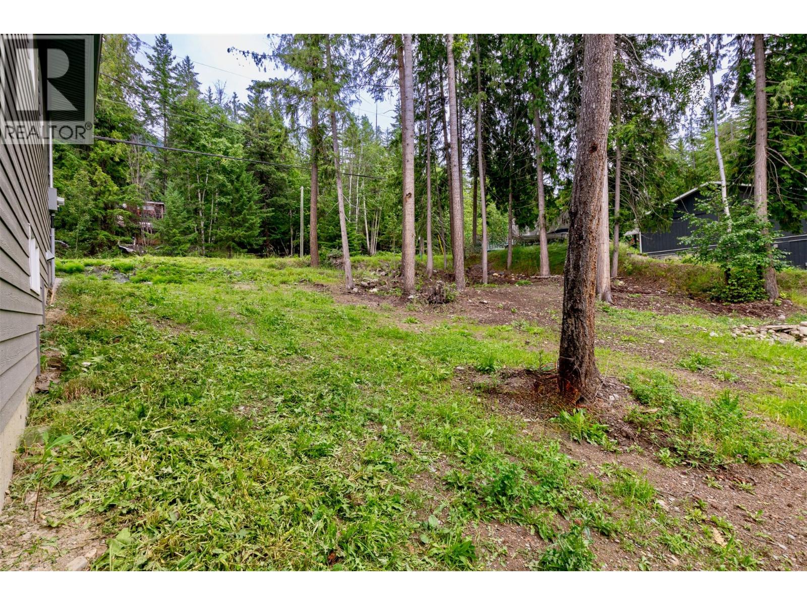 7468 Estate Drive, Anglemont, British Columbia  V0E 1M8 - Photo 31 - 10380084