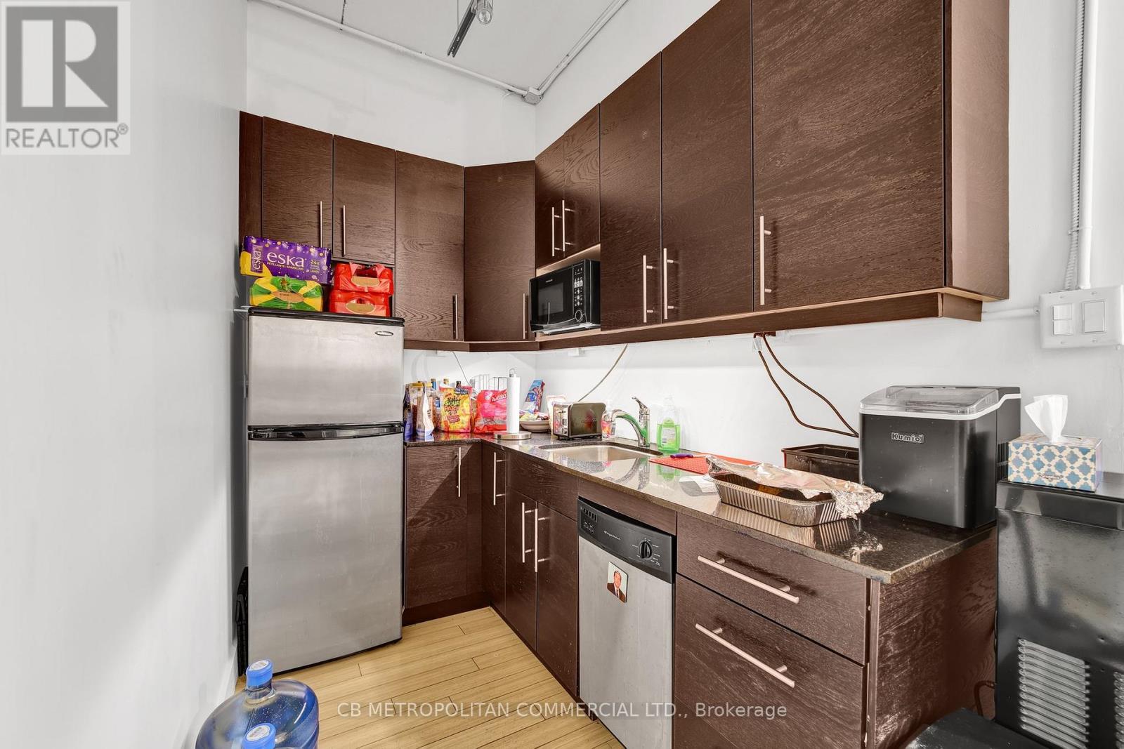 301 - 21 Camden Street, Toronto, Ontario  M5V 1V2 - Photo 10 - C12946602