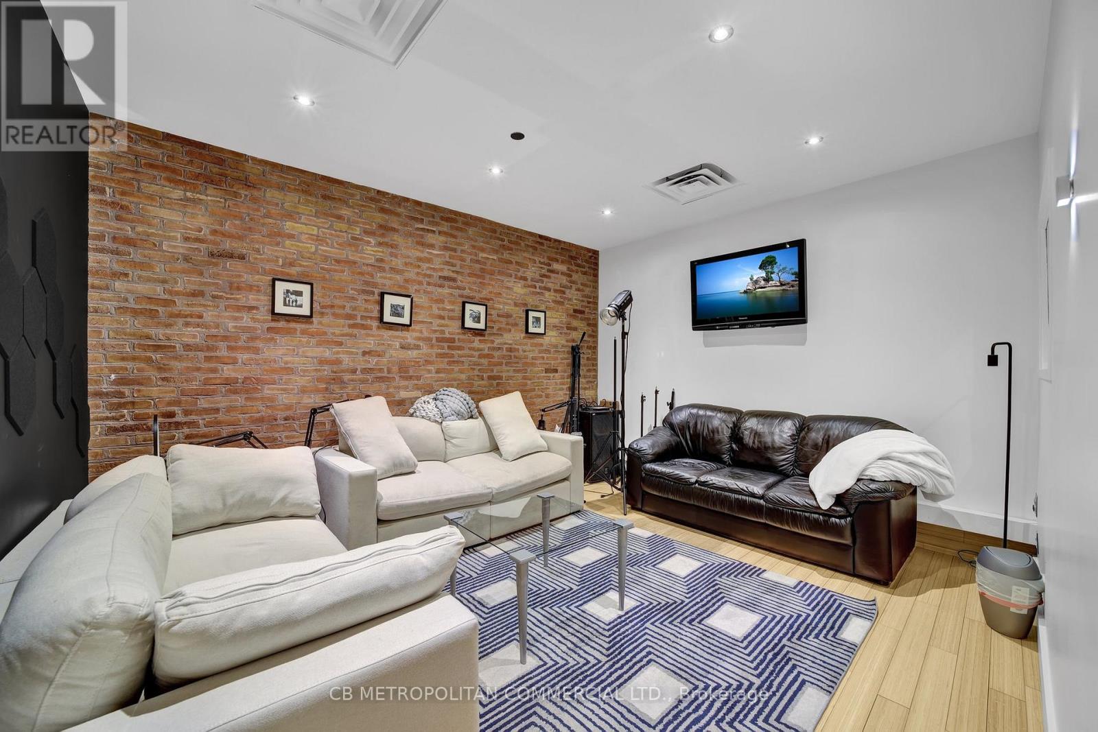 301 - 21 Camden Street, Toronto, Ontario  M5V 1V2 - Photo 14 - C12946602